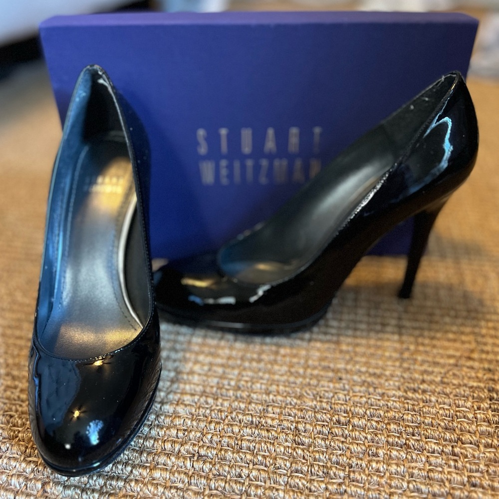 Stuart Weitzman platswoon in black patent leather size 7.5